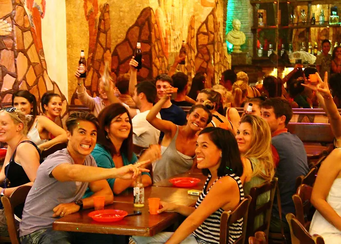 Alessandro Palace & Bar Hostel *