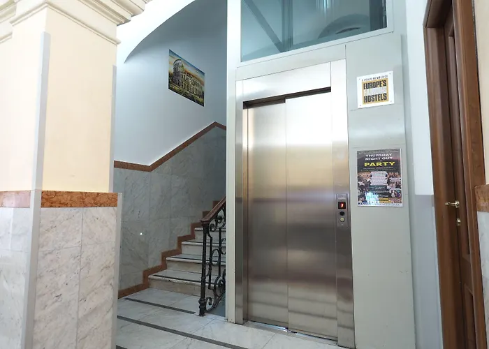 Hostel Alessandro Palace & Bar *