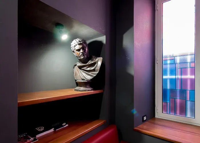 Alessandro Palace & Bar Hostel